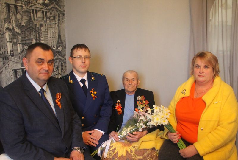 Цыганку Николаю Васильевичу вручили нагрудный знак и удостоверение «Почётный житель Демянского муниципального округа».