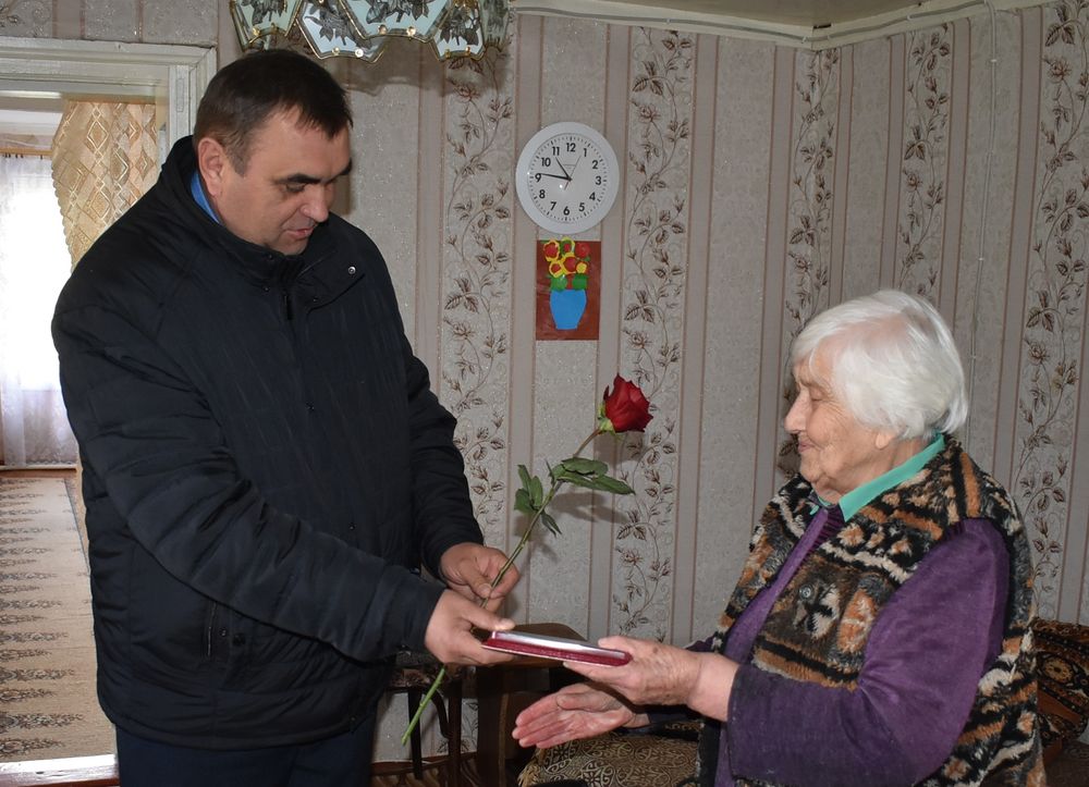 Памятными юбилейными медалями &quot;80 лет освобождения Новгорода и Новгородской земли от немецко-фашистских захватчиков&quot; награждены еще 20 ветеранов.