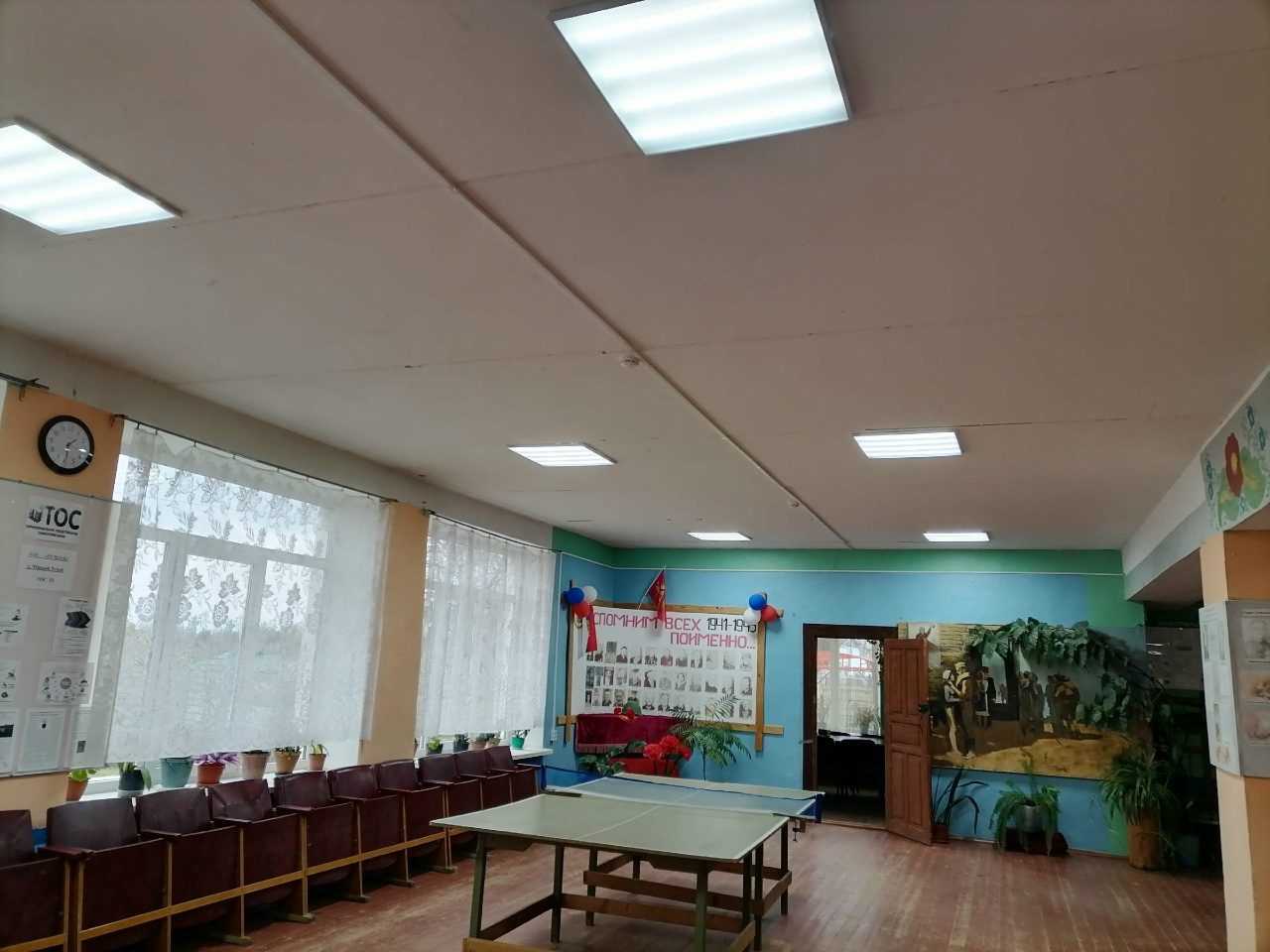 Завершены работы по замене электропроводки и установка осветительных приборов в зрительном зале Черноручейского СДК.