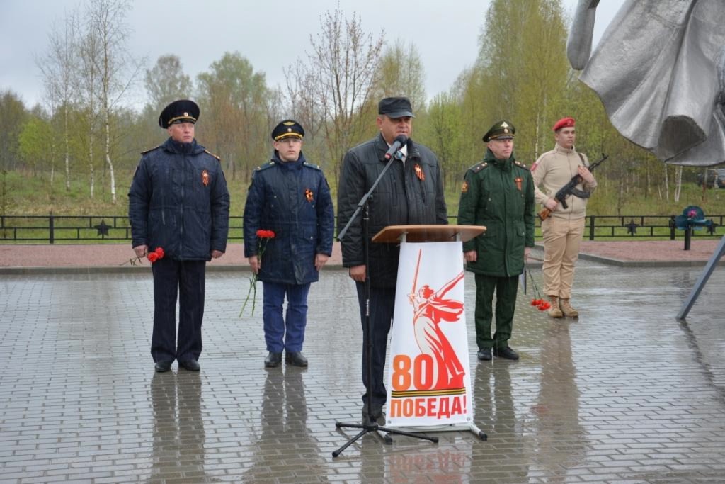 Траурно-торжественная церемония захоронения бойцов.