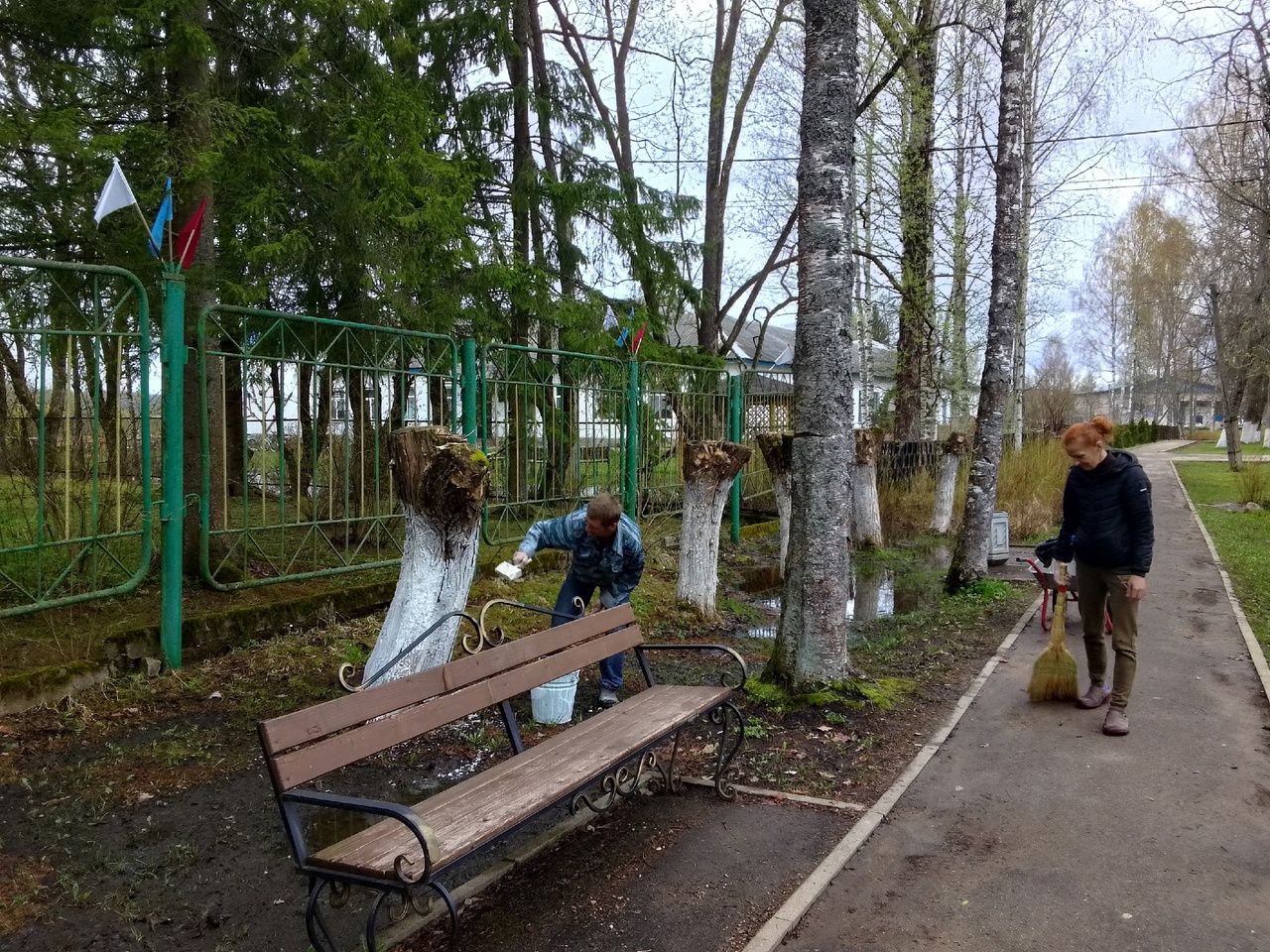 Накануне празднования 80-летия &quot; Победы&quot; на территории ТОС &quot;Первомайское&quot; с.Лычково идут работы по благоустройству.