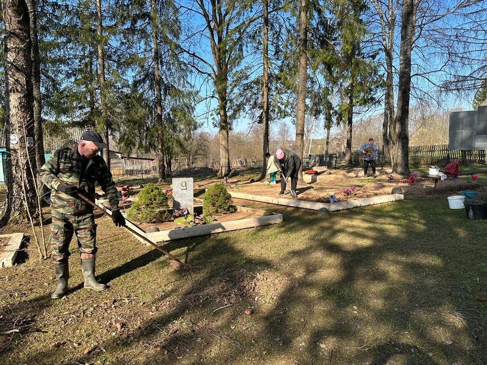 В Кневицком сельском поселении  проведены три первомайских субботника по уборке территории.