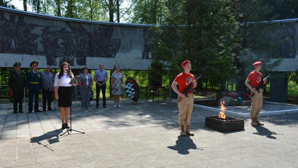 22 июня в поселке Демянск прошел памятный митинг на мемориале воинам Северо-Западного фронта, посвященный 82-й годовщине нападения фашистской Германии на Советский Союз - начало Великой Отечественной войны.