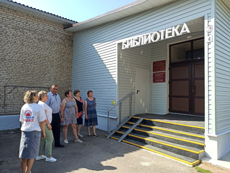Реализована инициатива жителей по ремонту фасада и отмостки библиотеки п. Демянск. Реализована инициатива жителей по ремонту фасада и отмостки библиотеки п. Демянск.