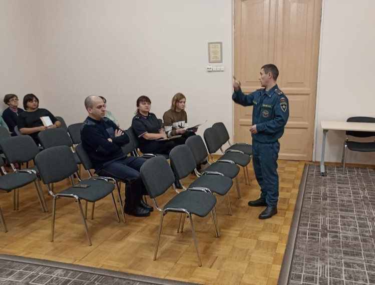 18 декабря Глава округа А.Н.Сапогов провел заседание комиссии по предупреждению и ликвидации чрезвычайных ситуаций и обеспечению пожарной безопасности. 18 декабря Глава округа А.Н.Сапогов провел заседание комиссии по предупреждению и ликвидации чрезвычайных ситуаций и обеспечению пожарной безопасности.